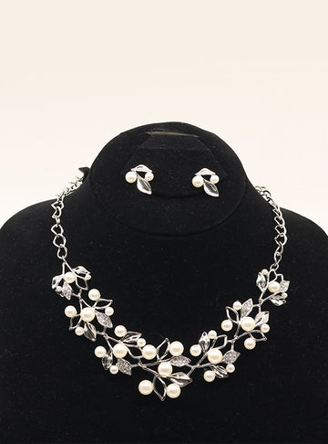 Leaf and Pearls Necklace Set