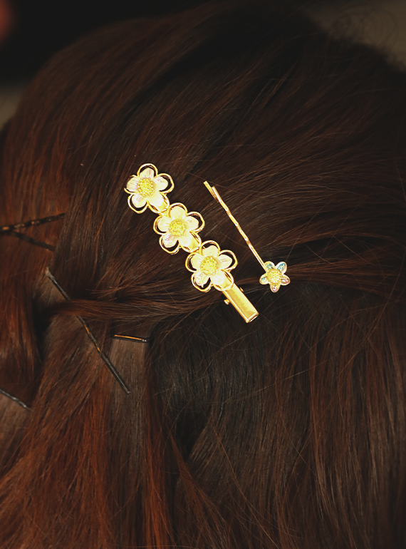 Luminous White Flower Hair Pin Set